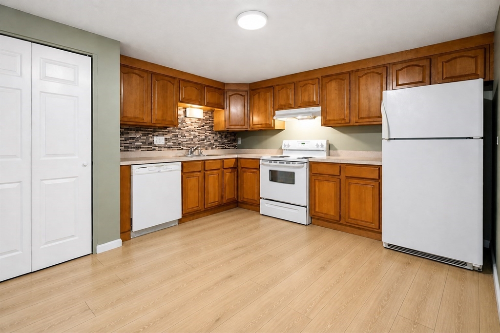 52 Swanson Court, Unit 12B Boxborough, MA 01719 - Photo 3 of 18