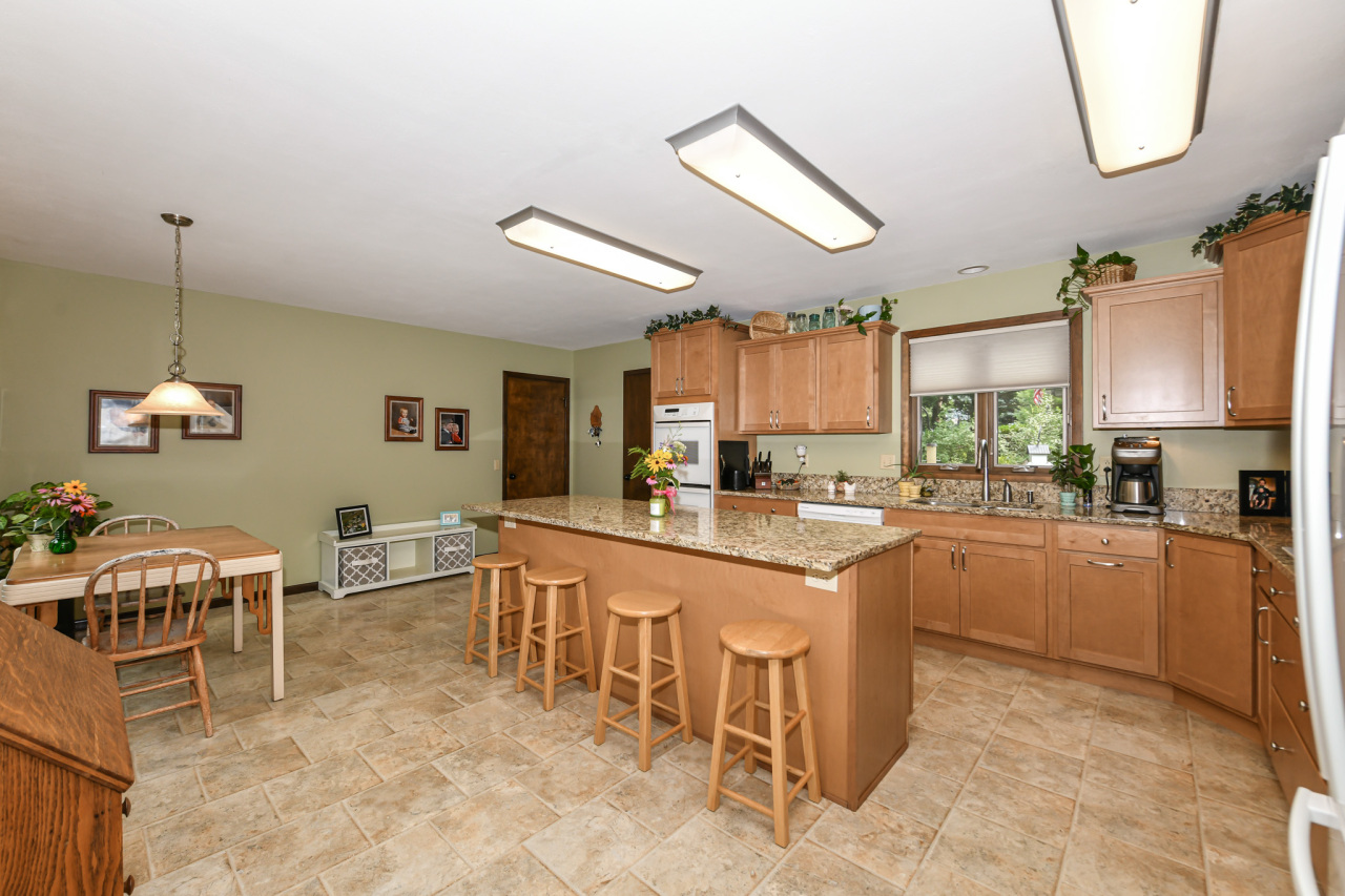 986 Indian Hills Road Fontana, WI 53125 - Photo 11 of 59 Kitchen