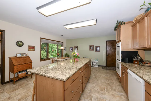 $729,900 | 986 Indian Hills Road, Fontana, WI 53125