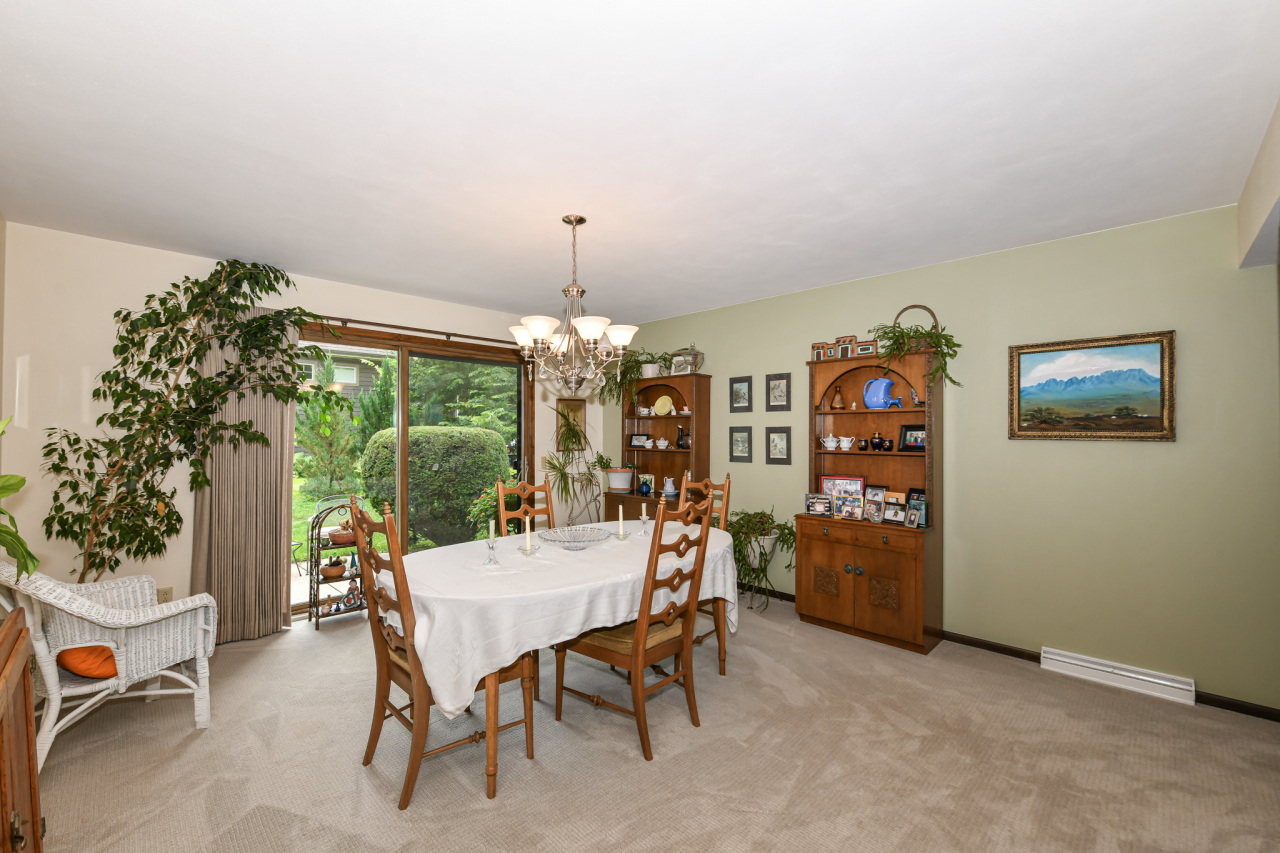 986 Indian Hills Road Fontana, WI 53125 - Photo 13 of 59 Dining Room