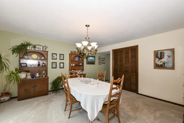 $729,900 | 986 Indian Hills Road, Fontana, WI 53125