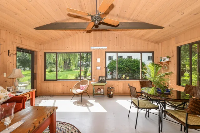 $729,900 | 986 Indian Hills Road, Fontana, WI 53125