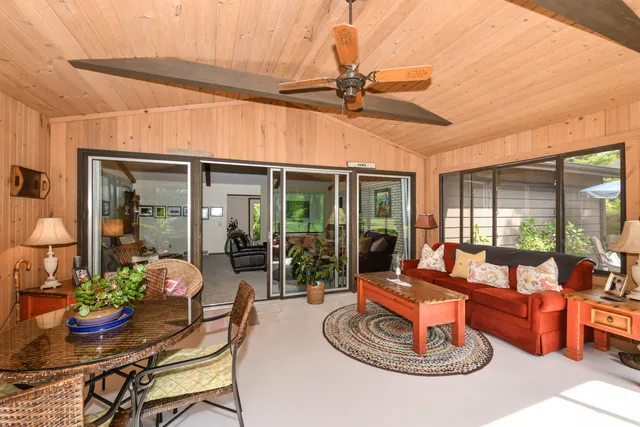 $729,900 | 986 Indian Hills Road, Fontana, WI 53125