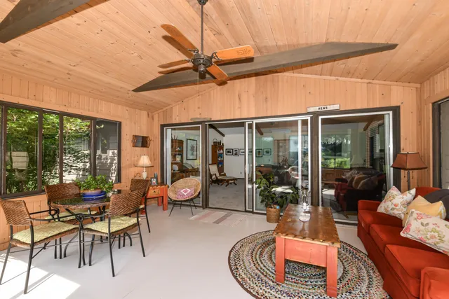 $729,900 | 986 Indian Hills Road, Fontana, WI 53125