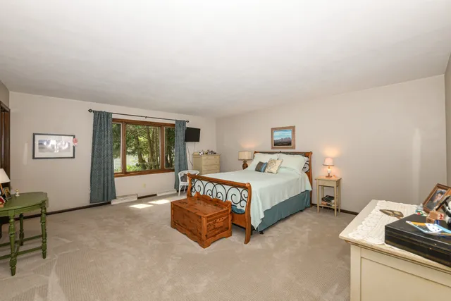 $729,900 | 986 Indian Hills Road, Fontana, WI 53125