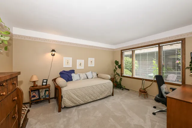 $729,900 | 986 Indian Hills Road, Fontana, WI 53125