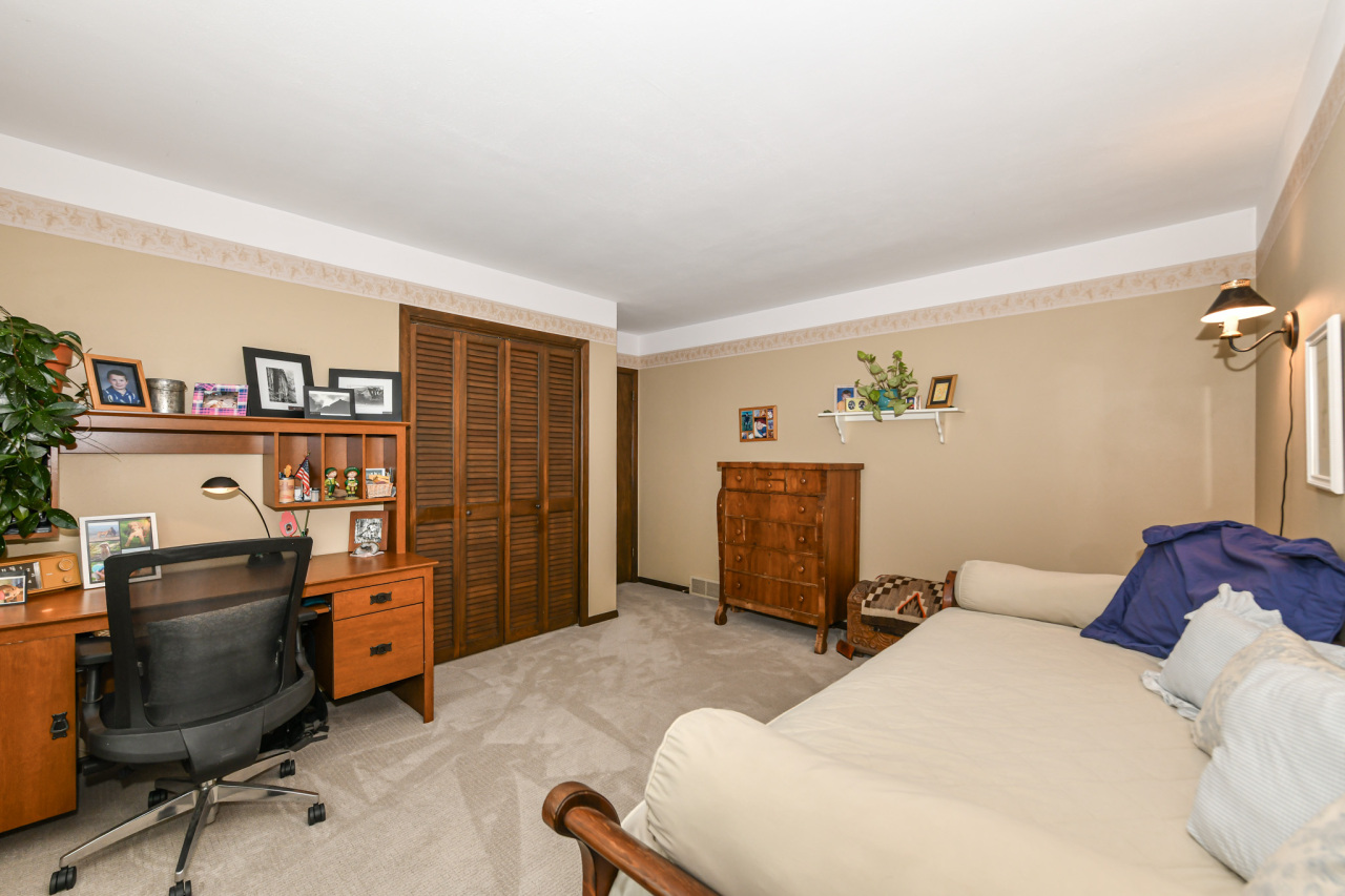 986 Indian Hills Road Fontana, WI 53125 - Photo 23 of 59 Bedroom 2