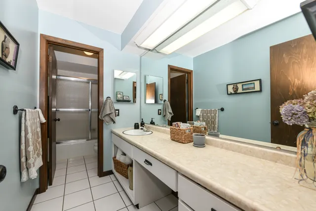 $729,900 | 986 Indian Hills Road, Fontana, WI 53125