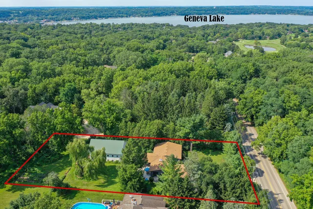 $729,900 | 986 Indian Hills Road, Fontana, WI 53125