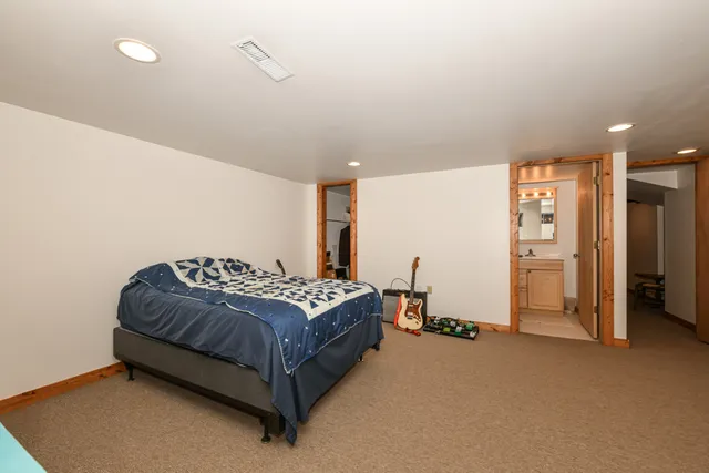 $729,900 | 986 Indian Hills Road, Fontana, WI 53125