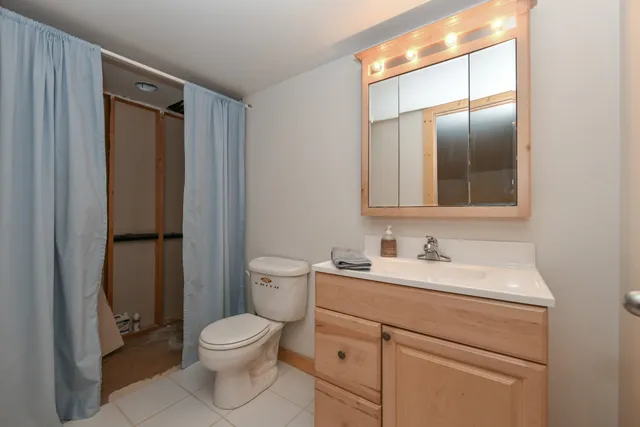 $729,900 | 986 Indian Hills Road, Fontana, WI 53125