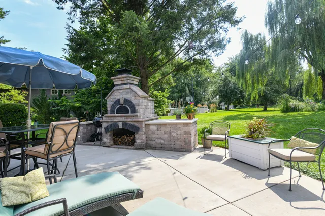 $729,900 | 986 Indian Hills Road, Fontana, WI 53125