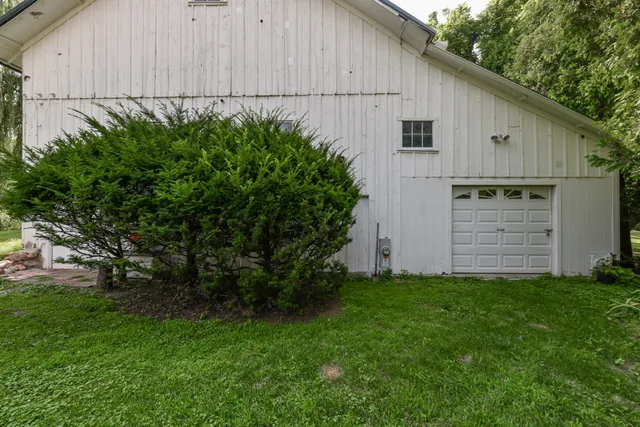 $729,900 | 986 Indian Hills Road, Fontana, WI 53125