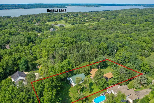 $729,900 | 986 Indian Hills Road, Fontana, WI 53125