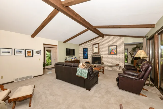 $729,900 | 986 Indian Hills Road, Fontana, WI 53125