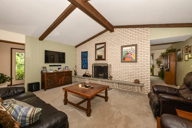 $729,900 | 986 Indian Hills Road, Fontana, WI 53125