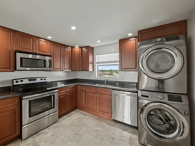 $2,800 | 801 Lake Shore Drive, Unit 502, Lake Park, FL 33403