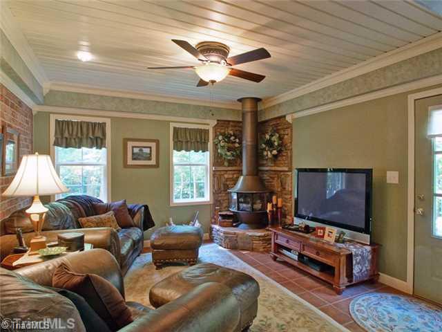 514 Thompson Road Graham, NC 27253 - Photo 6 of 16 Den/Family/Great Room.