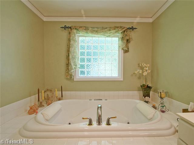 514 Thompson Road Graham, NC 27253 - Photo 9 of 16 Master Bath/Spa.