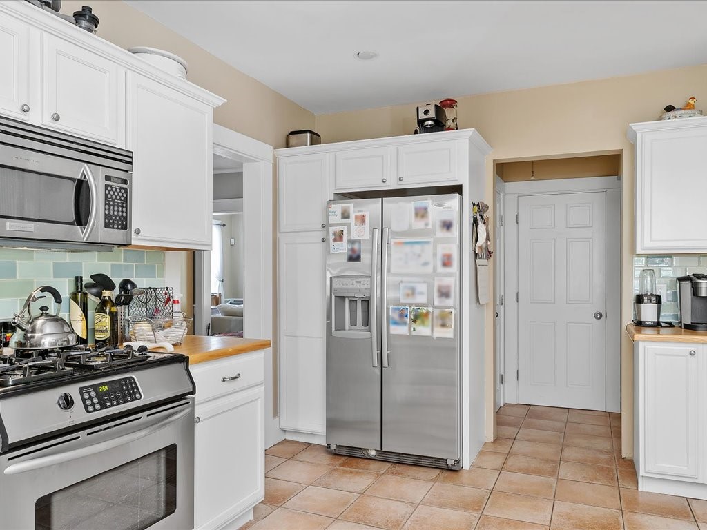 21 Hall Street Warwick, RI 02818 - Photo 12 of 23