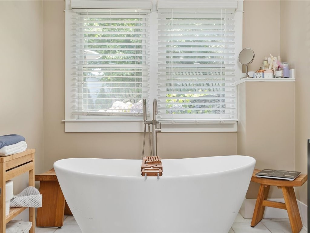 21 Hall Street Warwick, RI 02818 - Photo 10 of 23