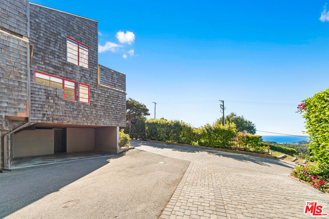 29235 Heathercliff Road, Unit 6 Malibu, CA 90265 - Photo 21 of 24