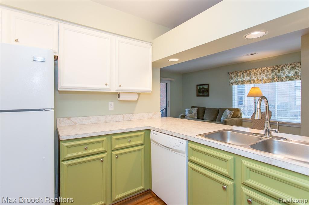 1501 Meadowside Drive Rochester Hills, MI 48307 - Photo 13 of 43
