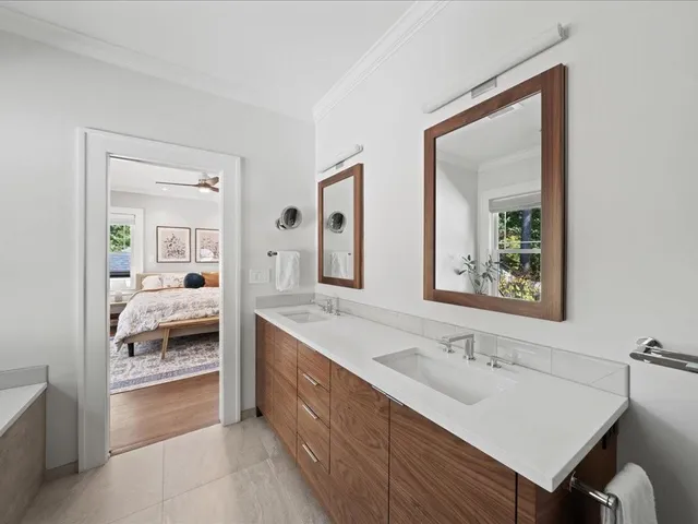 a en suite bathroom with a sink and a mirror