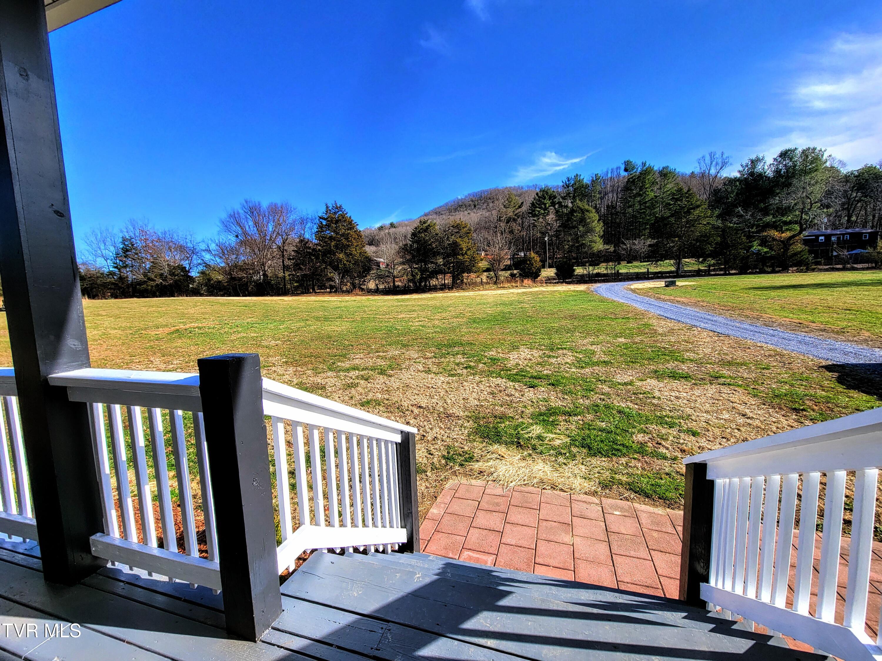 109 Carey Lane, Unit 5 Erwin, TN 37650 - Photo 5 of 22 20221219_135000
