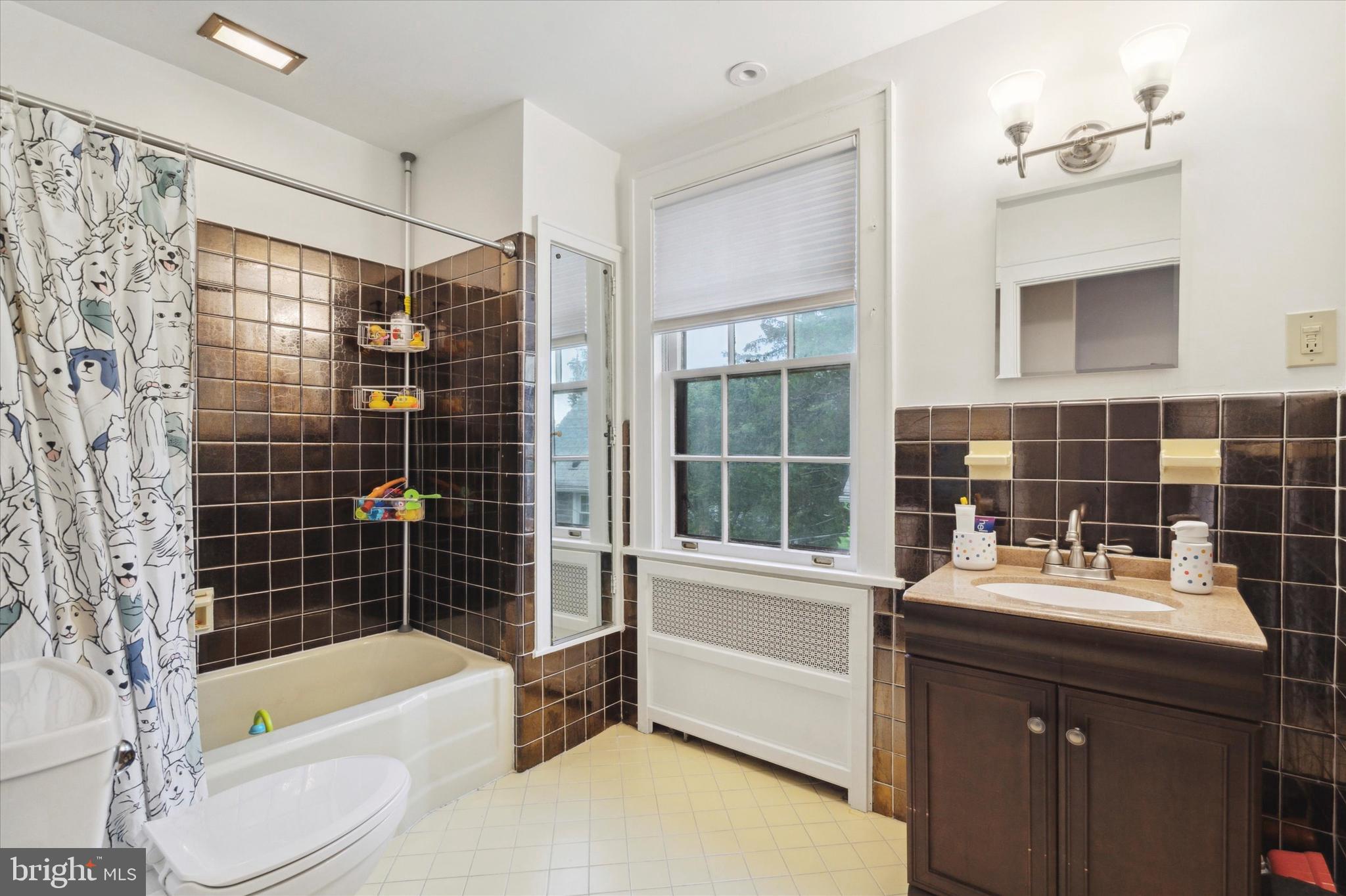 30 Henley Road Wynnewood, PA 19096 - Photo 34 of 49 2nd Floor Hall Bath