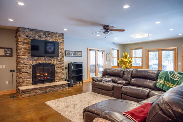 $1,974,000 | 1885 Dakota Junction, Friendship, WI 53934