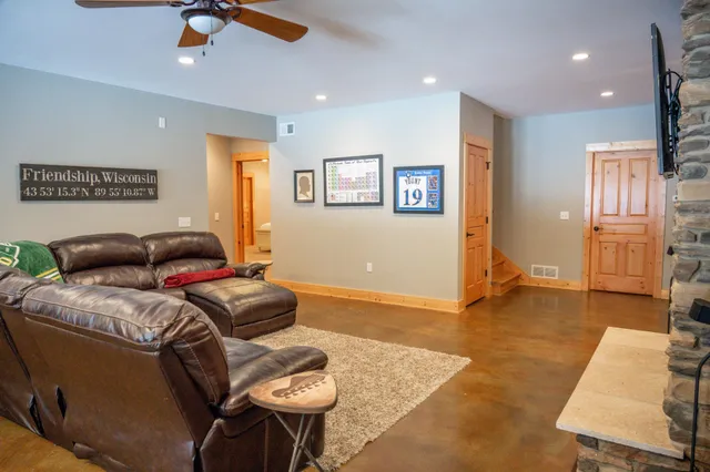 $1,974,000 | 1885 Dakota Junction, Friendship, WI 53934