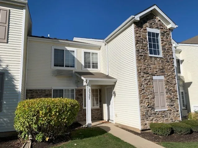 $1,650 | 2327 Silverstone Drive, Unit 2327, Carpentersville, IL 60110