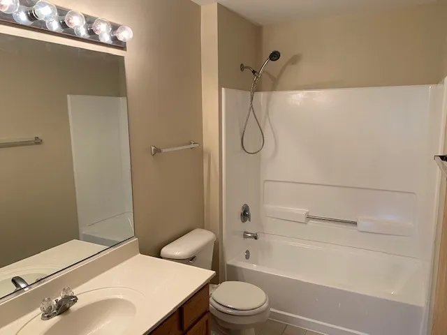 $1,650 | 2327 Silverstone Drive, Unit 2327, Carpentersville, IL 60110