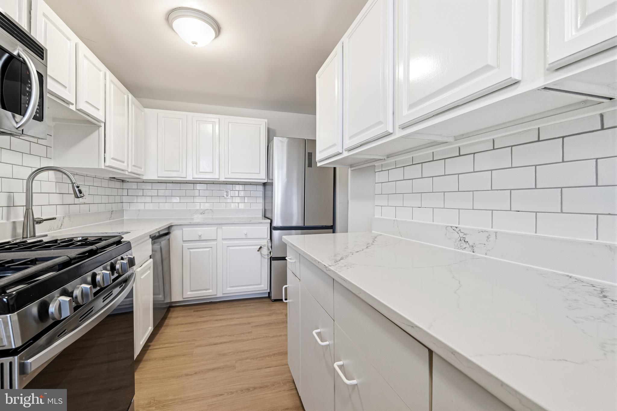 900 Valley Road, Unit A202 Melrose Park, PA 19027 - Photo 16 of 29 Kitchen with upgraded amenities
