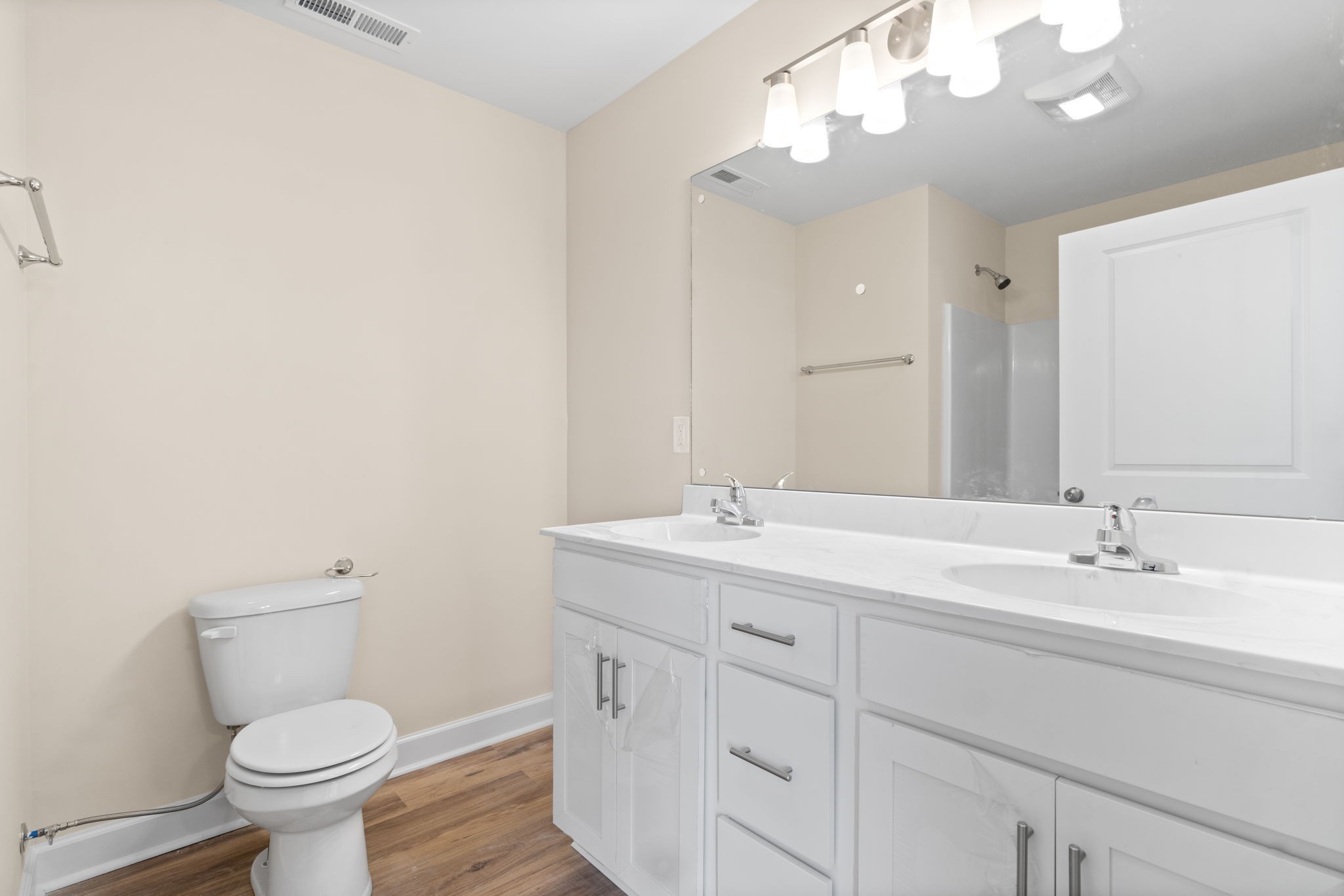 9540 Russellville Road, Unit B Guthrie, KY 42234 - Photo 11 of 18 a bathroom with a toilet sink and mirror