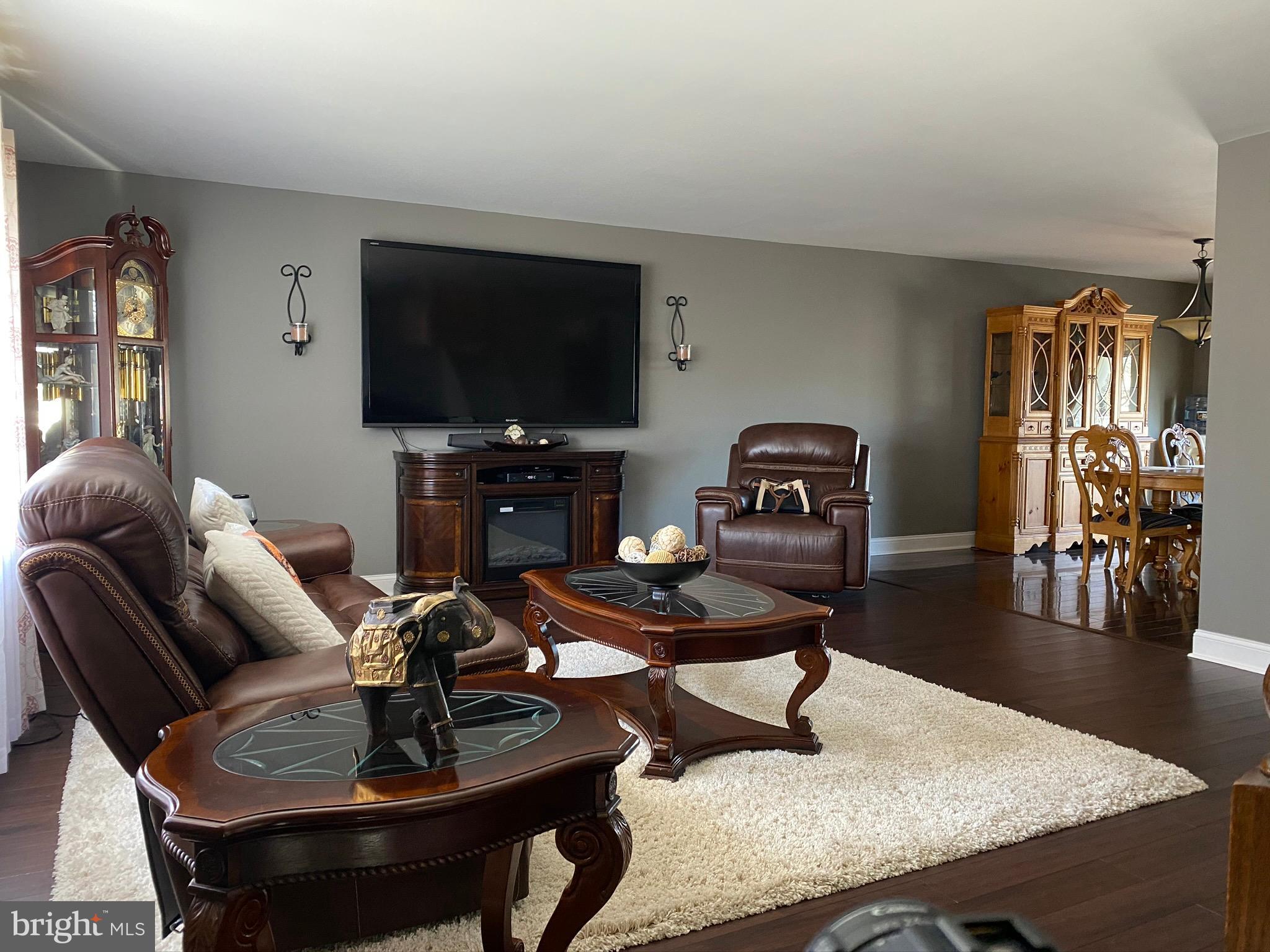 485 Woodhaven Road Philadelphia, PA 19116 - Photo 3 of 35 Gallery Image 3