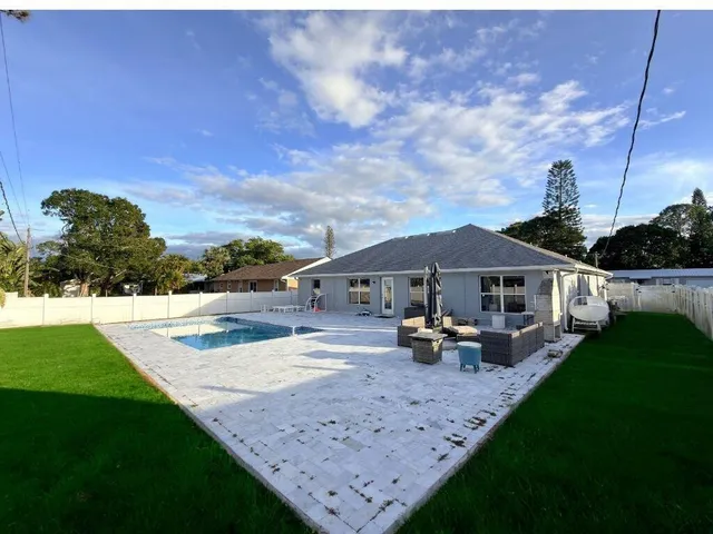 $3,200 | 517 Northwest Sherbrooke Avenue, Port St. Lucie, FL 34983