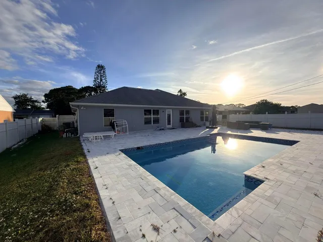 $3,200 | 517 Northwest Sherbrooke Avenue, Port St. Lucie, FL 34983