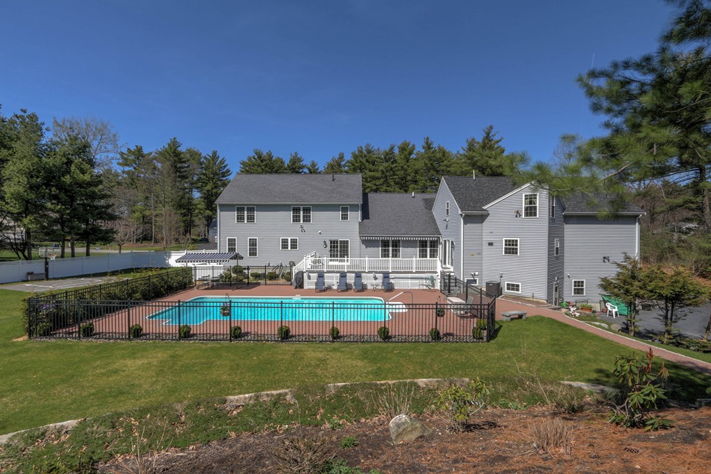 28 Field Road Medway, MA 02053 - Photo 2 of 30 Gallery Image 2