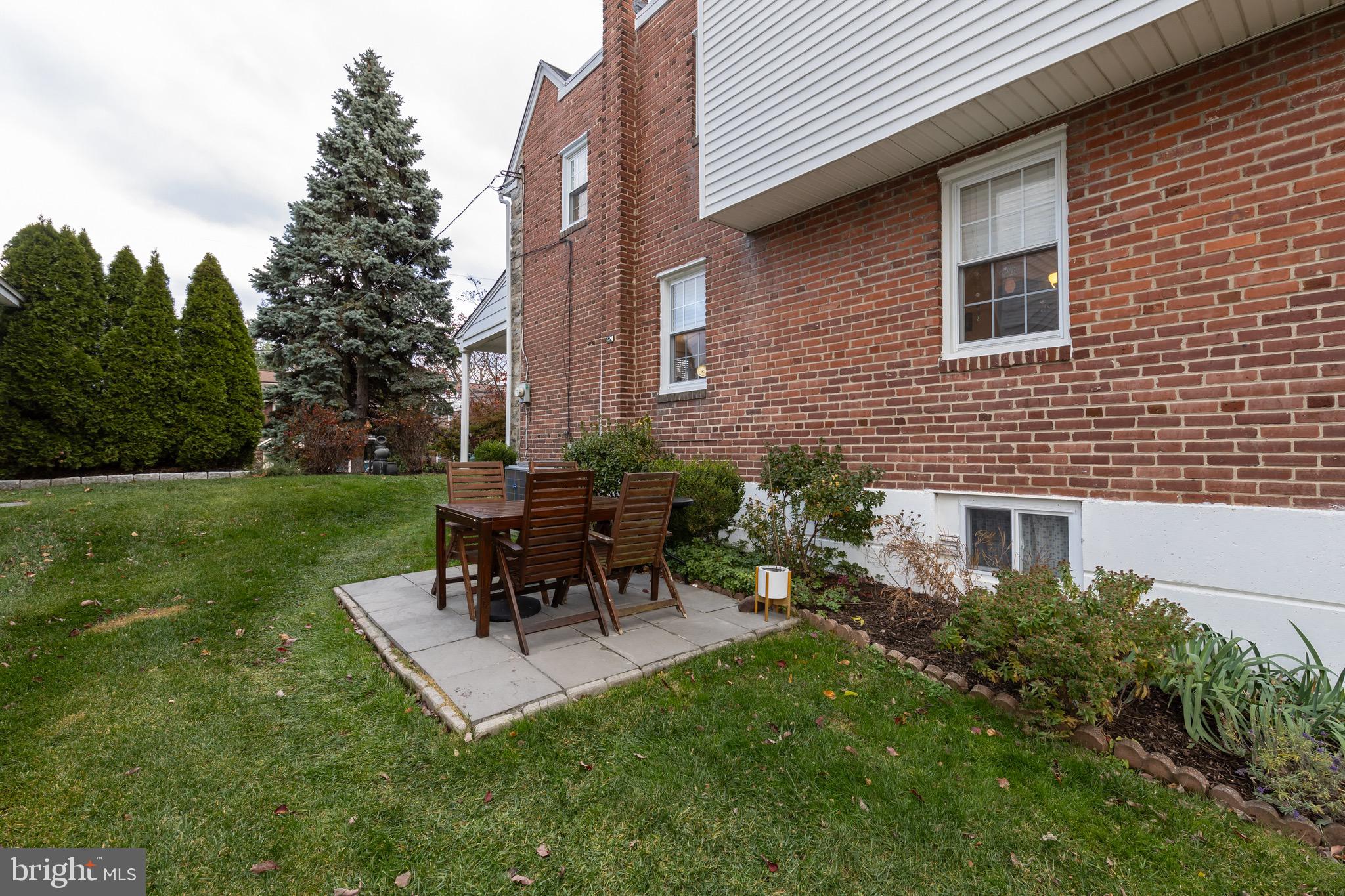 52 Woodbine Road Havertown, PA 19083 - Photo 9 of 38