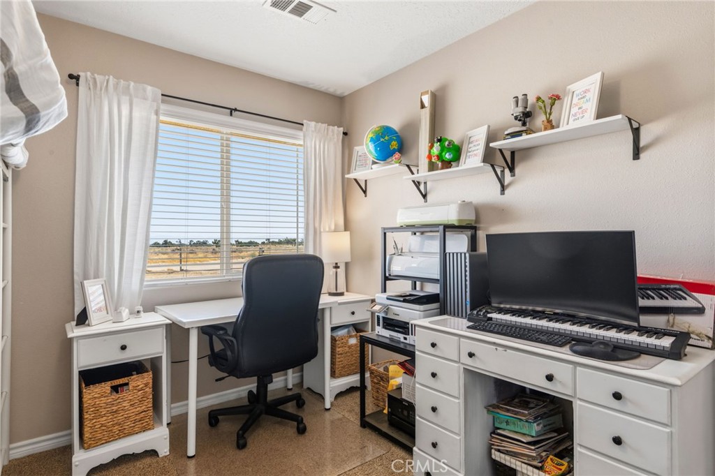 11385 Trinity Road Oak Hills, CA 92344 - Photo 15 of 38