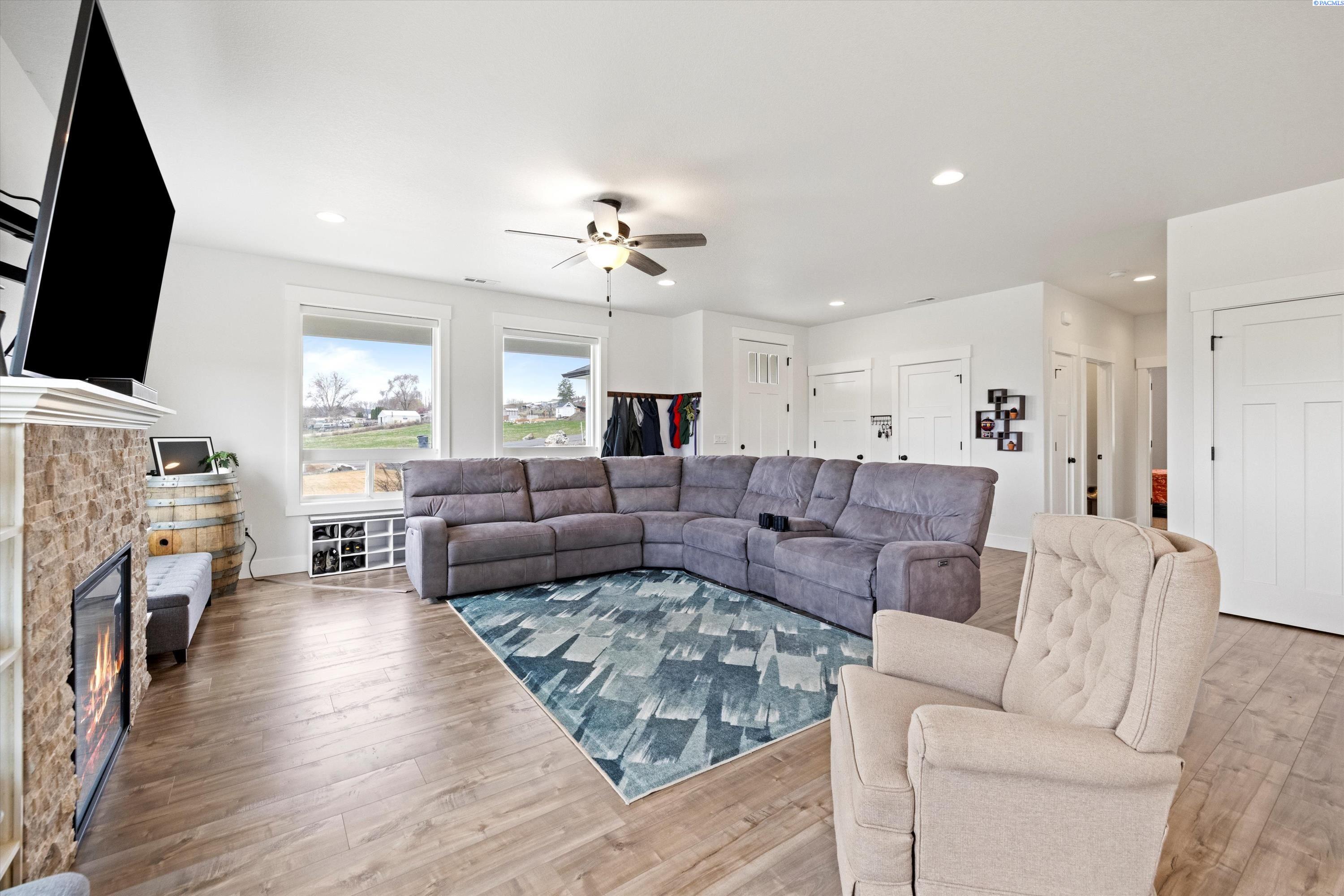 206 West Brant Rd Prairie Benton City, WA 99320 - Photo 5 of 28 Gallery Image 5