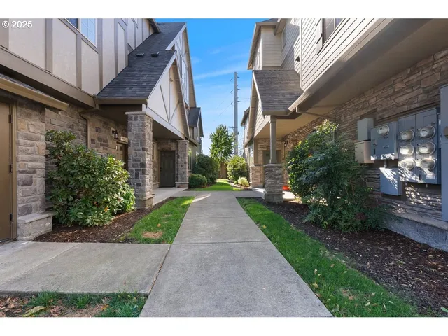 $279,999 | 7902 Northeast Miriam Way, Hillsboro, OR 97006
