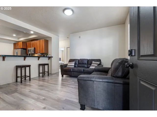 $279,999 | 7902 Northeast Miriam Way, Hillsboro, OR 97006