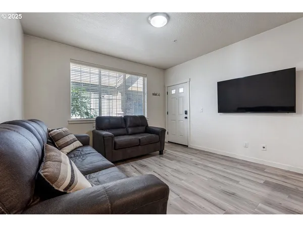 $279,999 | 7902 Northeast Miriam Way, Hillsboro, OR 97006
