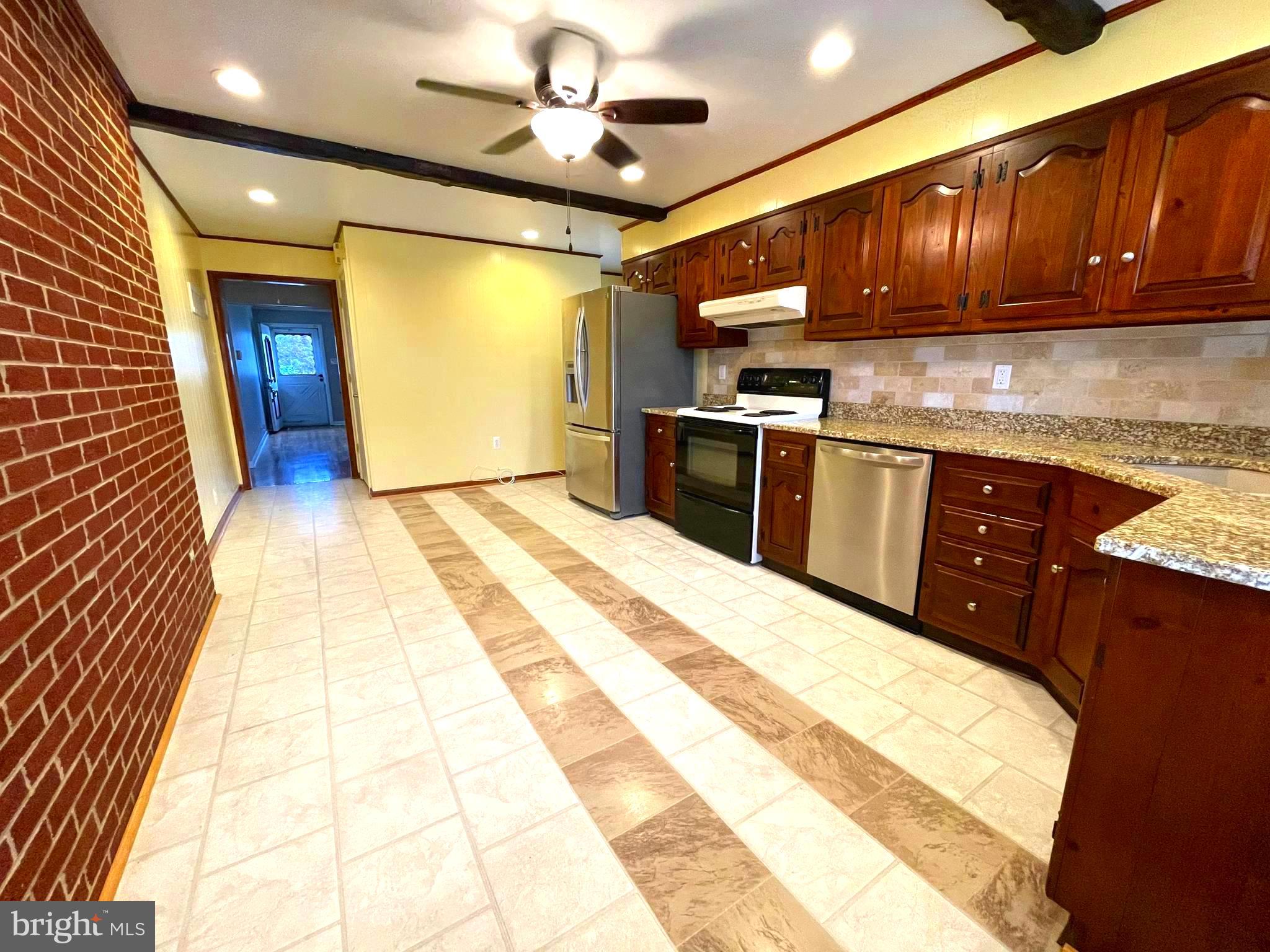 113 Cloverhill Road Pasadena, MD 21122 - Photo 11 of 22 Gallery Image 11