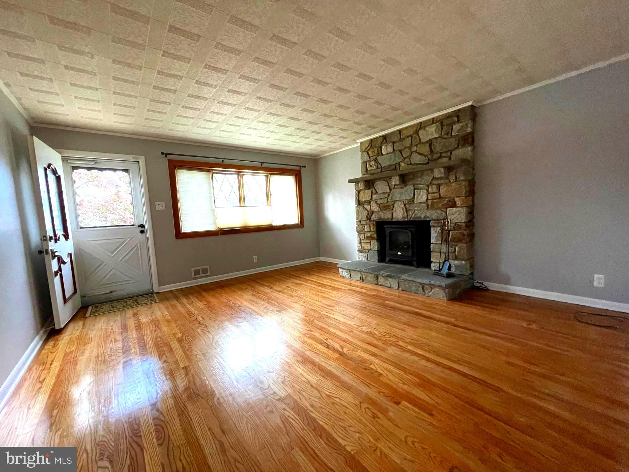 113 Cloverhill Road Pasadena, MD 21122 - Photo 9 of 22 Gallery Image 9