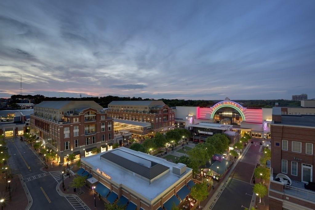 260 18th Street Northwest, Unit 10224 Atlanta, GA 30363 - Photo 35 of 47 a view of city from balcony