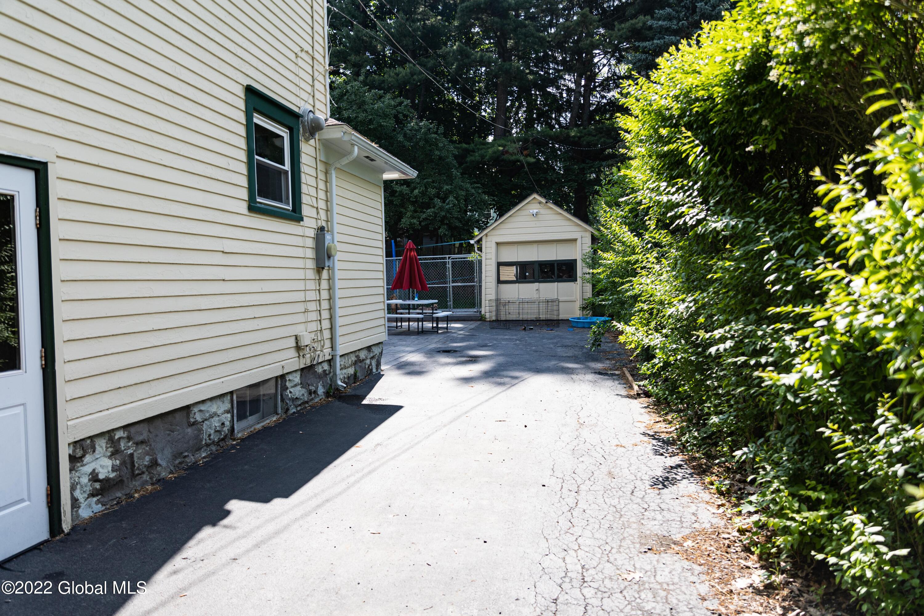1158 Millington Road Schenectady, NY 12309 - Photo 4 of 41 kb2 (2 of 51)